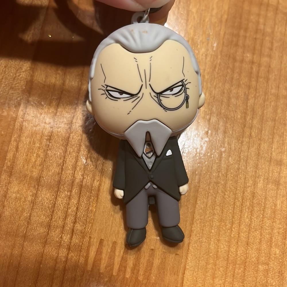 SpyXFamily Mystery Hanger Keychain Henry Henderson - Picture 2 of 3